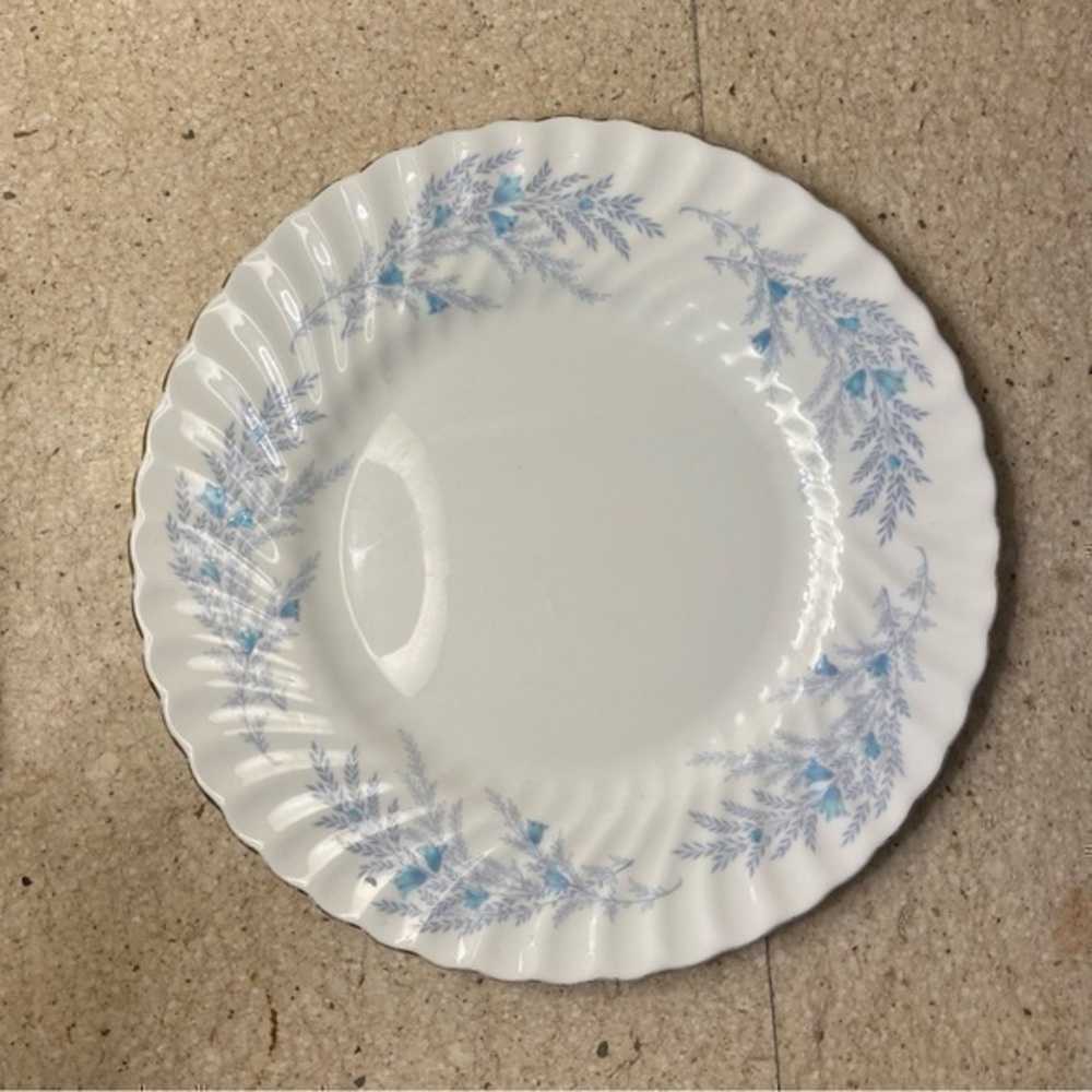 Belbrachen Bone China Vintage Dinner Plate S696 by Minton and made in England